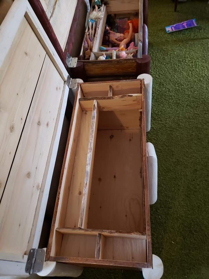 Log Toy/Blanket Chest - Canadian Log Furniture