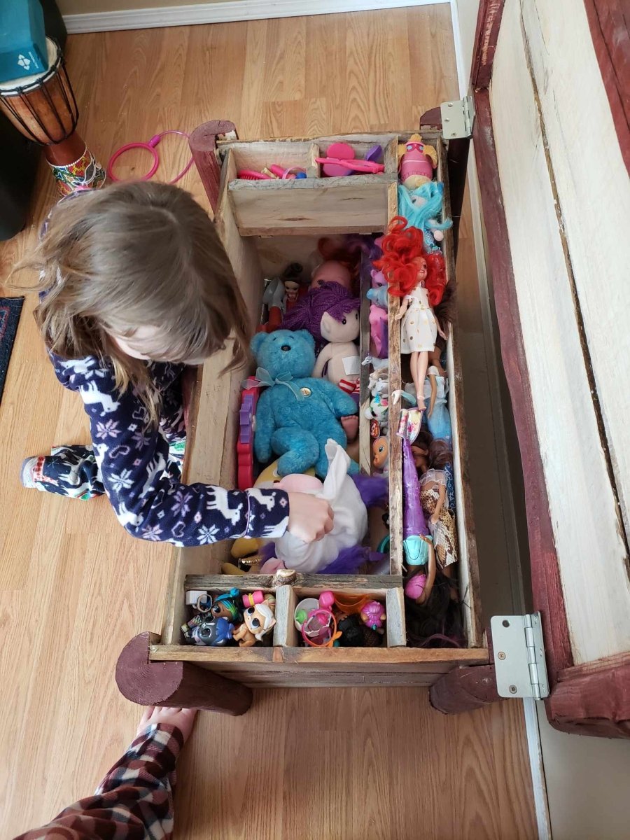 Log Toy/Blanket Chest – Canadian Log Furniture